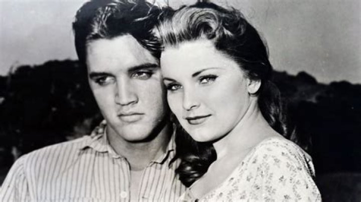 Did Elvis Presley have a relationship with Shelley Fabares? How many movies did Elvis make with Shelley Fabares?