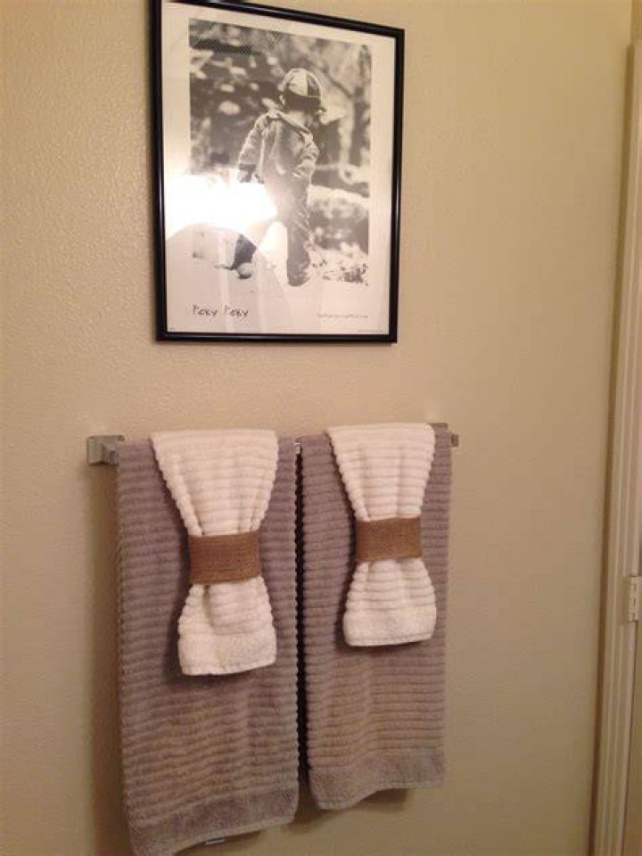 How do you display towels on a towel bar?