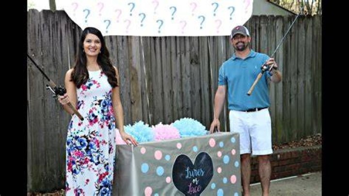 How do you throw a surprise for a gender reveal party?