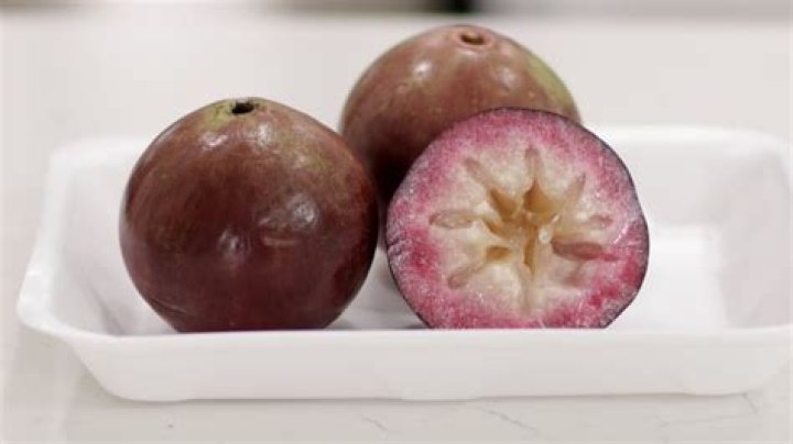 How does Star apple look like?