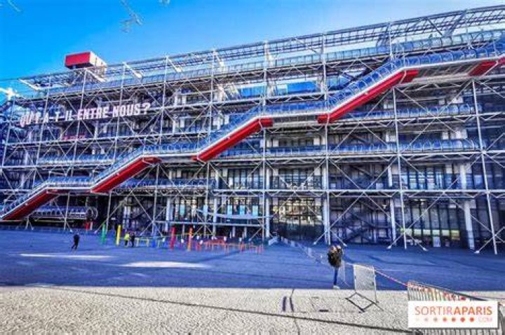 How many floors does the Centre Pompidou have?