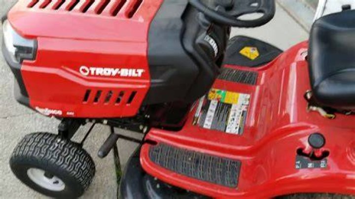 How much oil goes in a Troy Bilt Bronco?