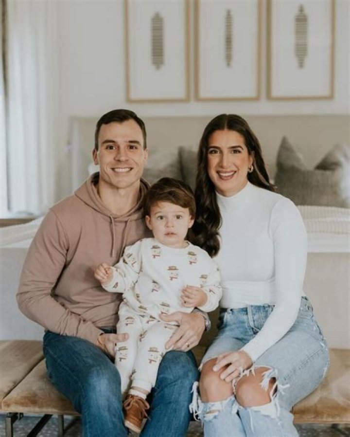 Jessica Kent Bio, Wiki, Age, Family, Husband, YouTube and Net Worth