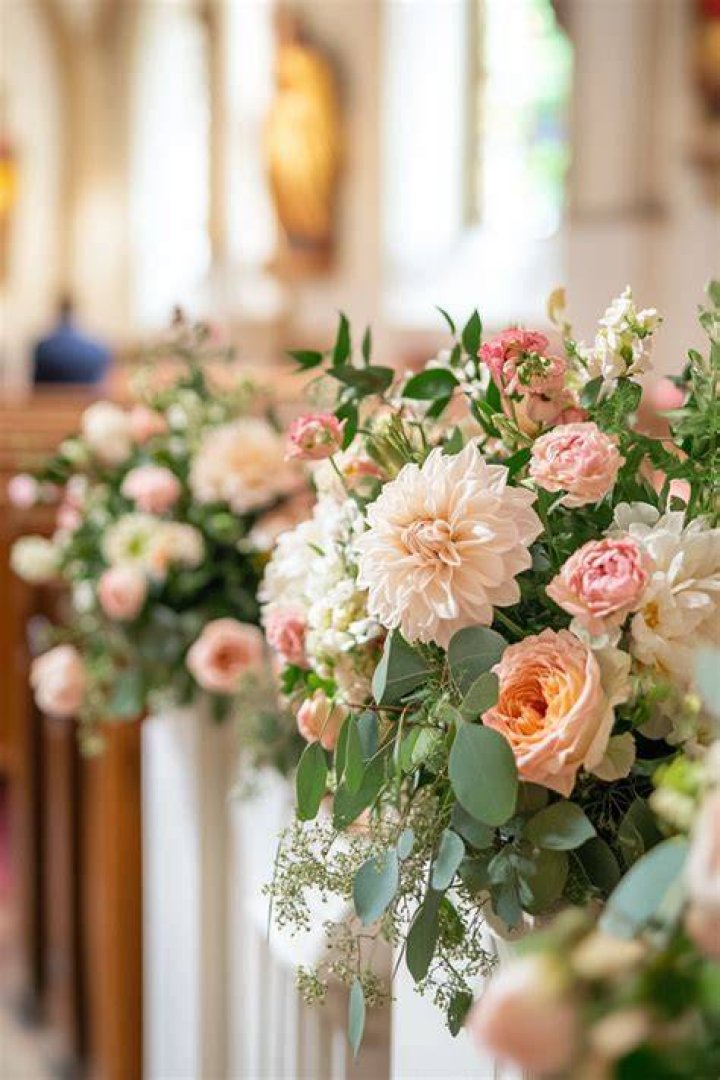What flowers do you need for church wedding?