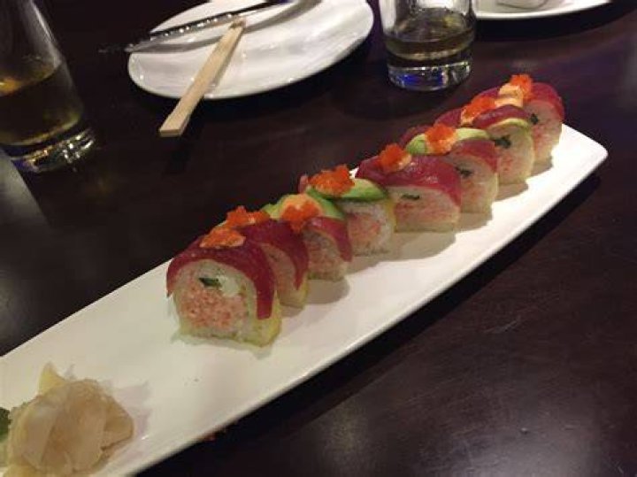 What is in a Bama sushi roll?
