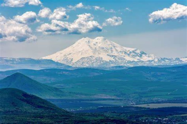 What is the highest peak in the Caucasus Mountains?