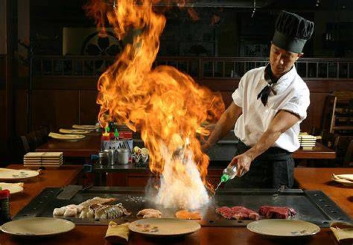 What kind of knife do hibachi chefs use?