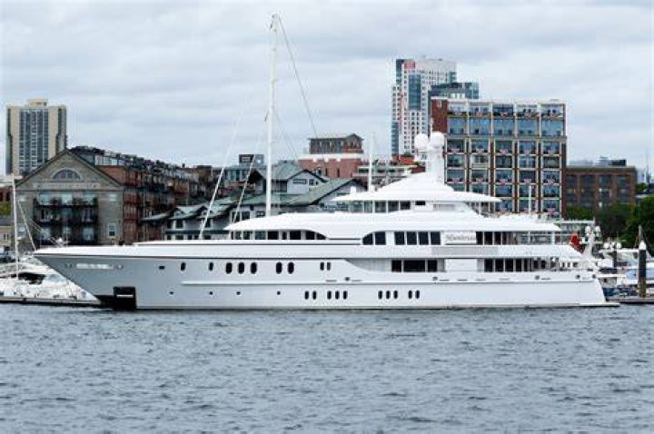 Who owns Bella Vita yacht?